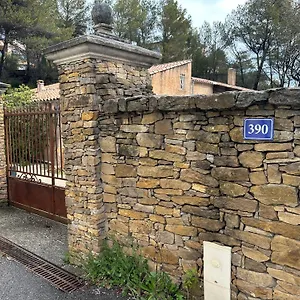https://maison-au-pied-de-la-sainte-victoire.fr-provencehotel.com