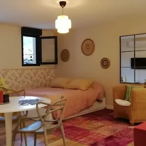 https://studio-en-rez-de-jardin-collobrieres.fr-provencehotel.com